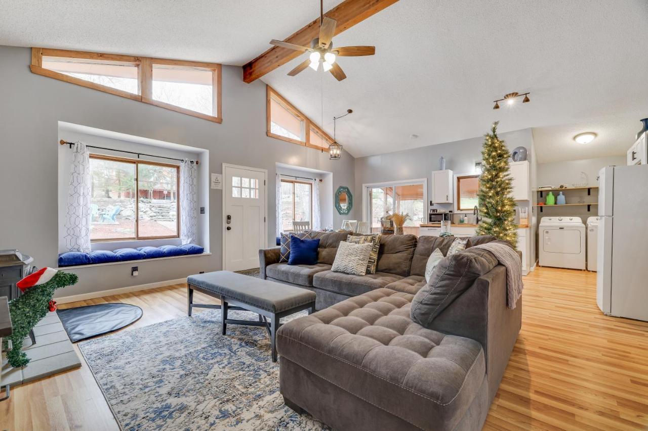 Premier Cozy Cabin - Free Amenities & Comm Indoor Pools Bushkill Exterior photo