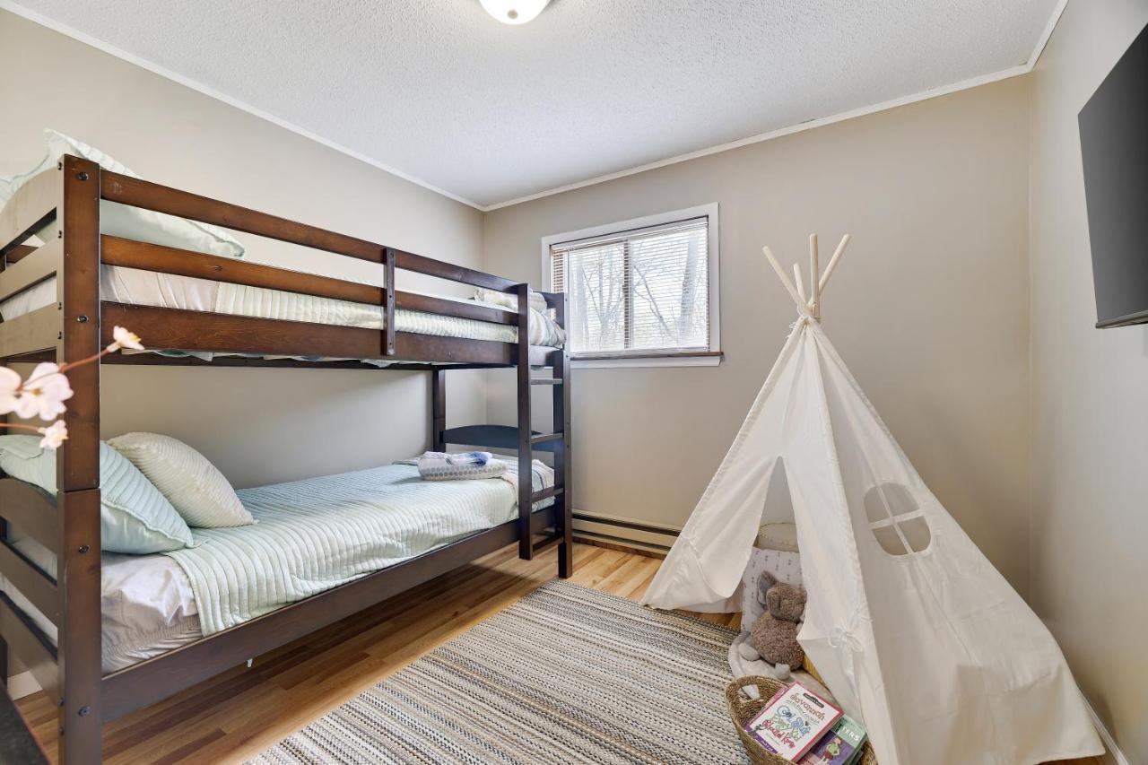 Premier Cozy Cabin - Free Amenities & Comm Indoor Pools Bushkill Exterior photo