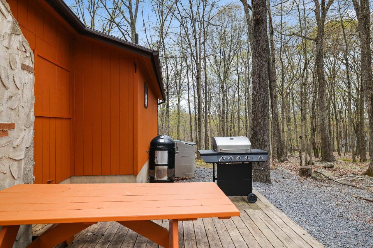 Premier Cozy Cabin - Free Amenities & Comm Indoor Pools Bushkill Exterior photo