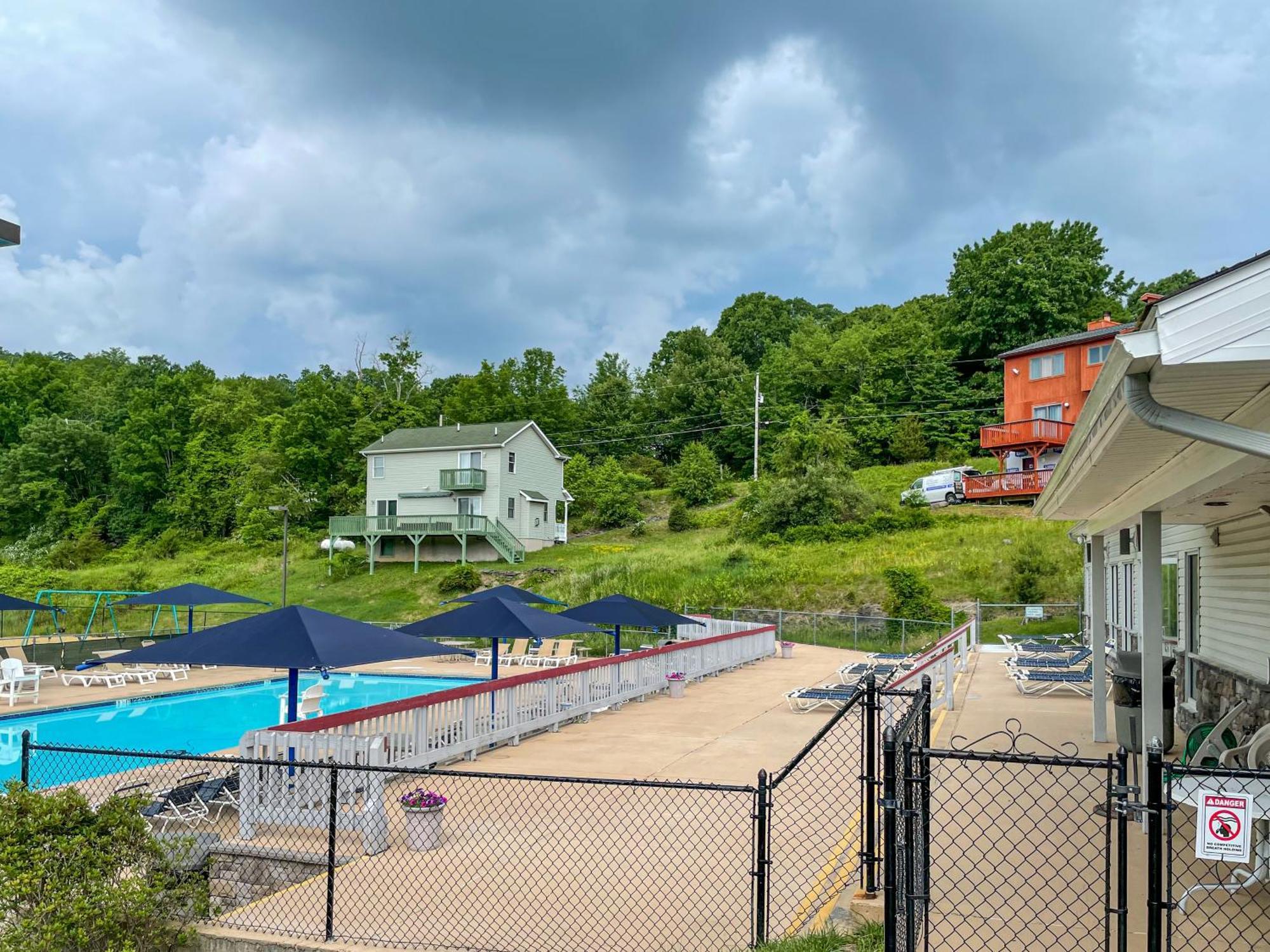 Premier Cozy Cabin - Free Amenities & Comm Indoor Pools Bushkill Exterior photo