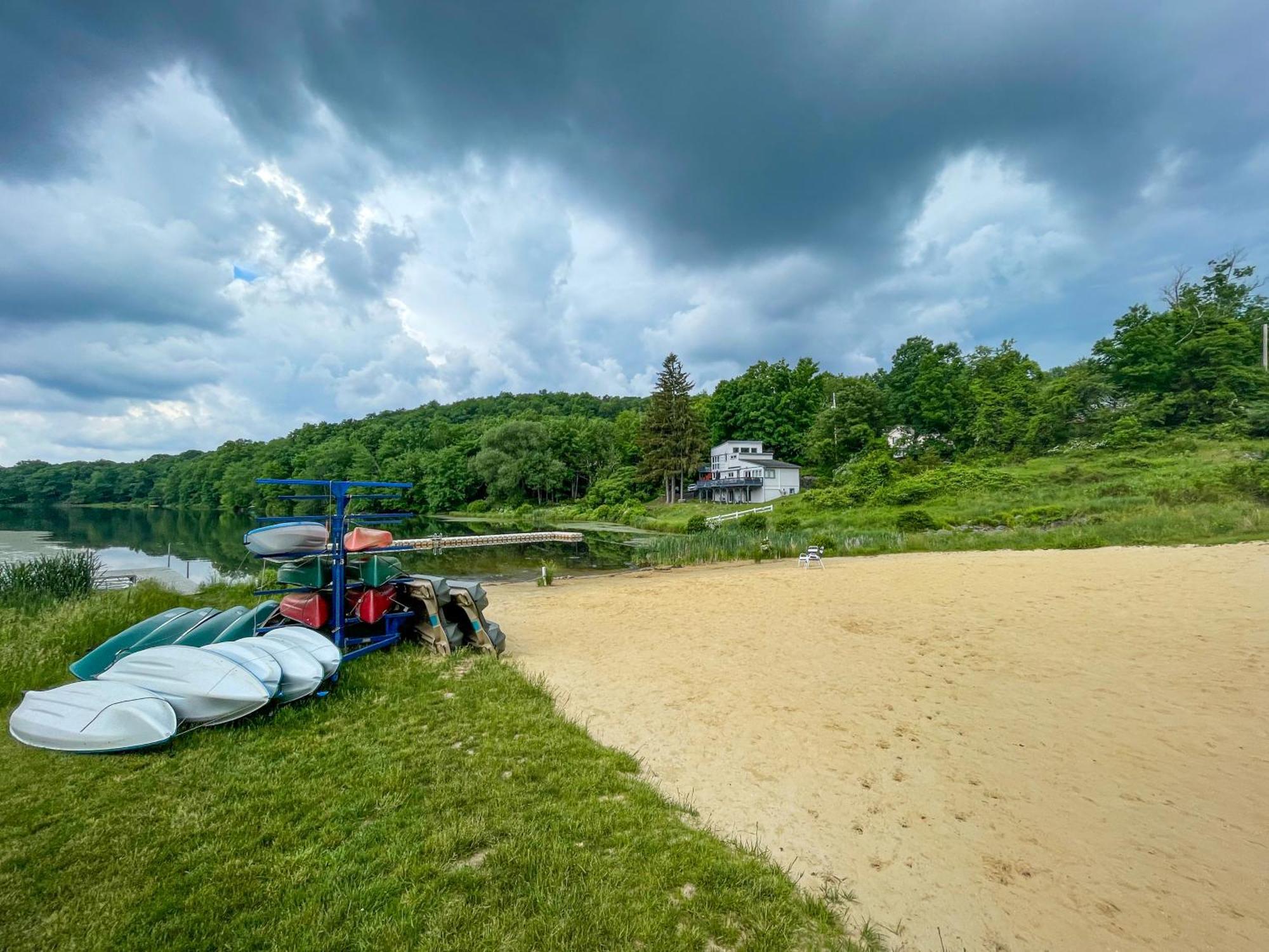 Premier Cozy Cabin - Free Amenities & Comm Indoor Pools Bushkill Exterior photo