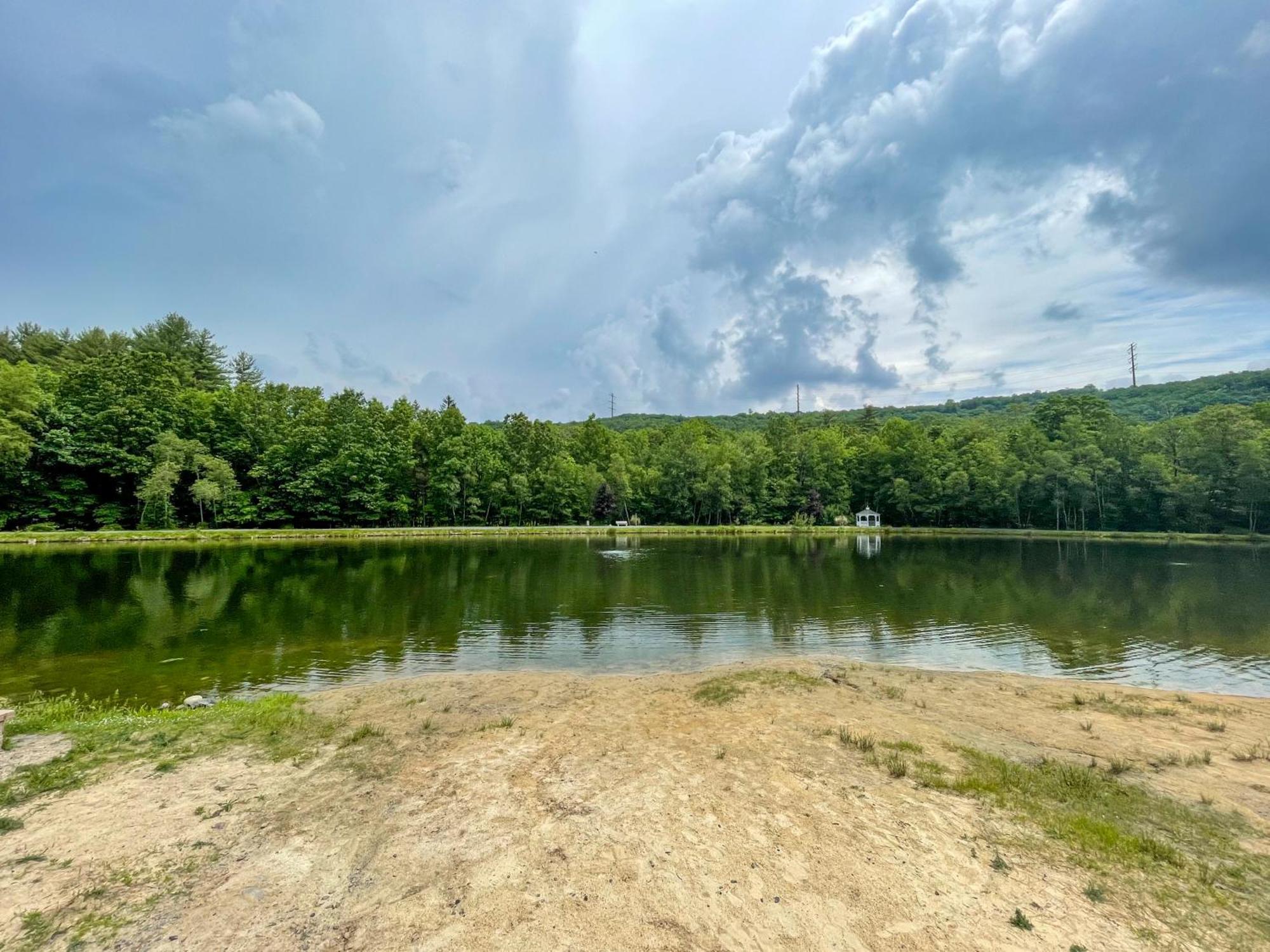 Premier Cozy Cabin - Free Amenities & Comm Indoor Pools Bushkill Exterior photo