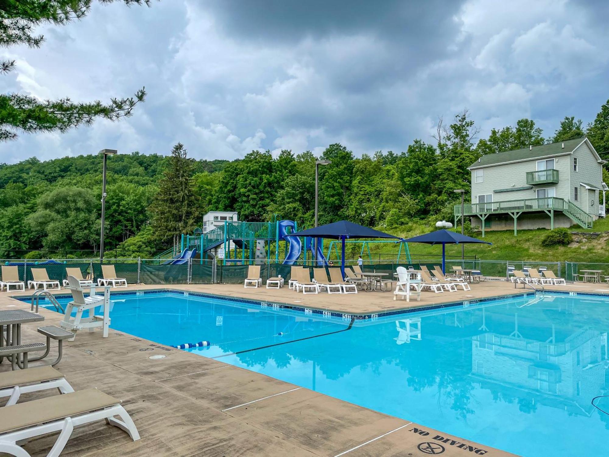 Premier Cozy Cabin - Free Amenities & Comm Indoor Pools Bushkill Exterior photo